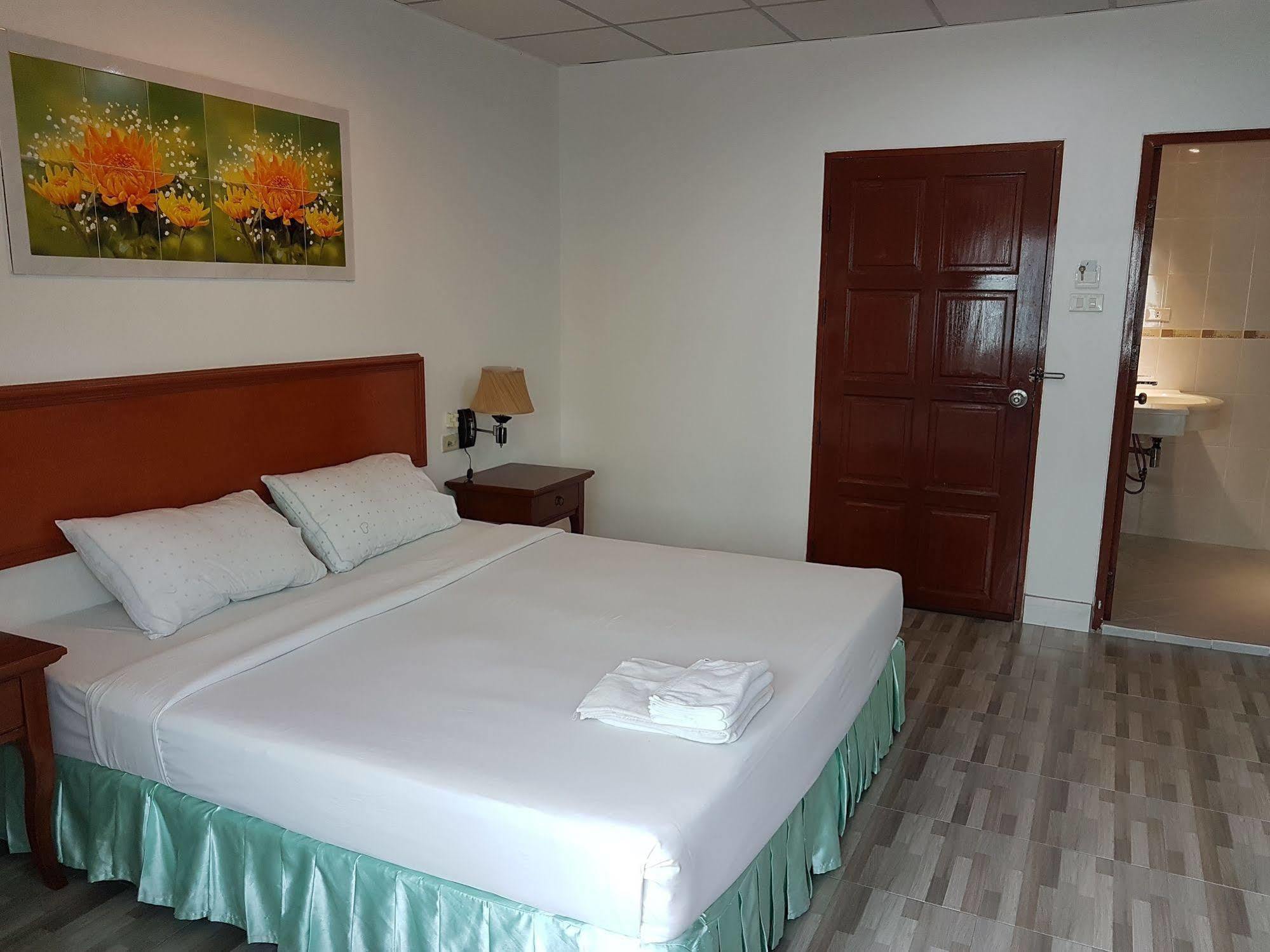 Welcome Inn Hotel @ Karon Beach. Single Room From Only 500 Baht Phuket Exterior photo